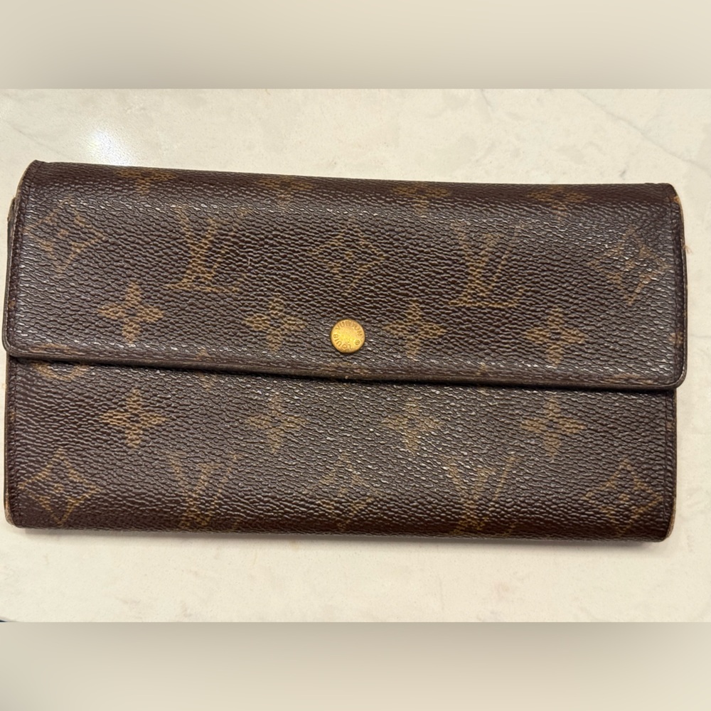 Louis Vuitton Monogram Sarah Wallet - Picture 1 of 11